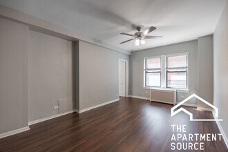 Building Photo - 1140 N La Salle Dr