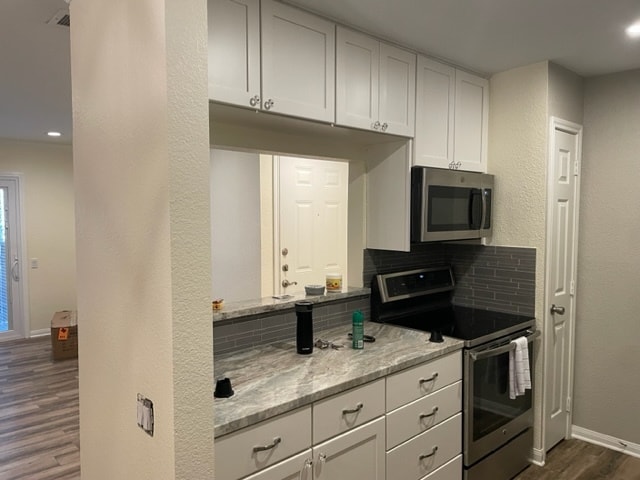 Building Photo - 1880 White Oak Dr