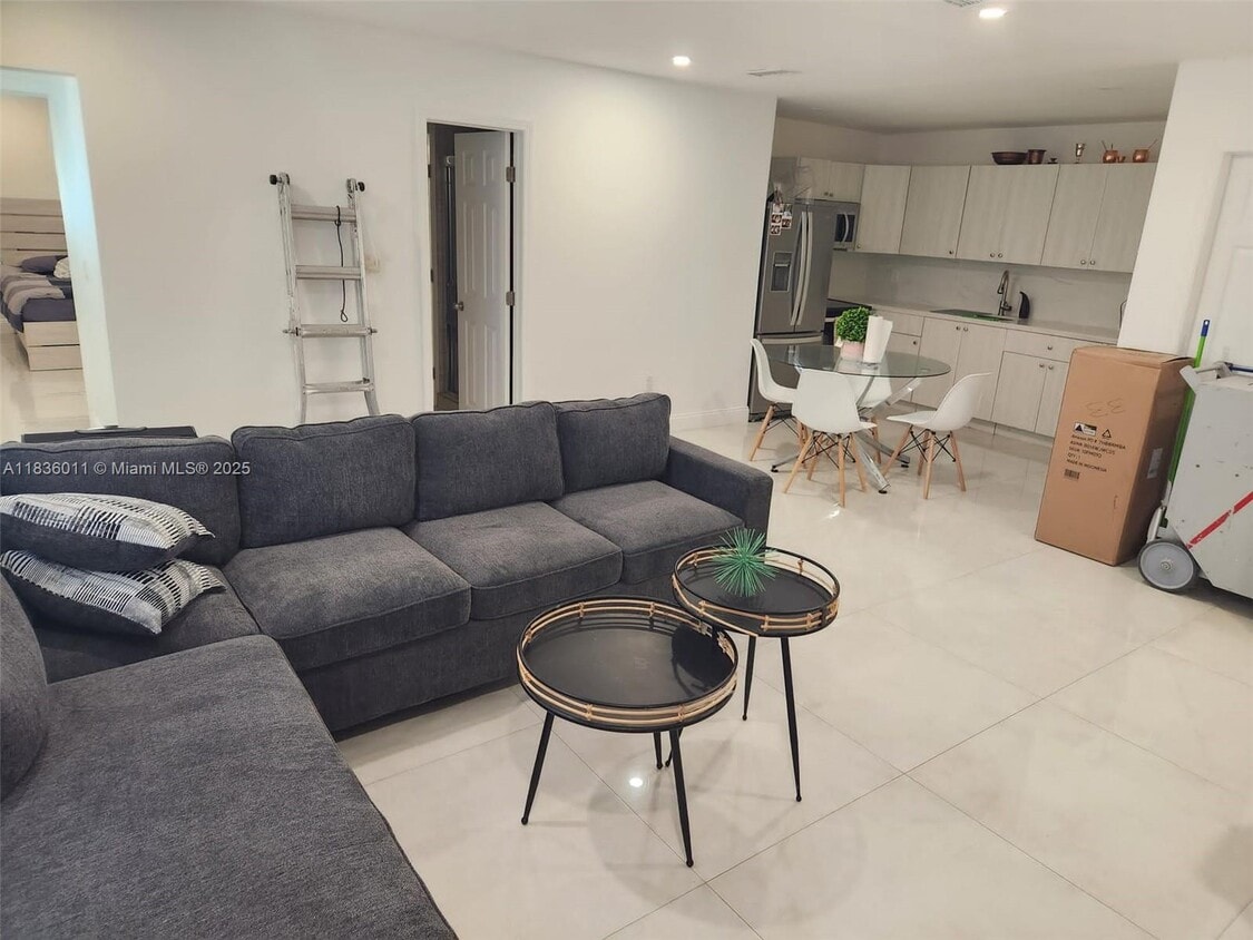 Foto principal - 2165 SW 47th St