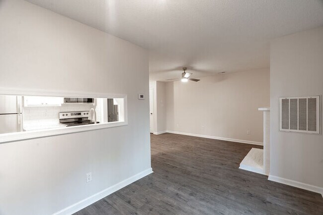 Building Photo - Near Rex Hospital and Umstead Park! 2 bed,...