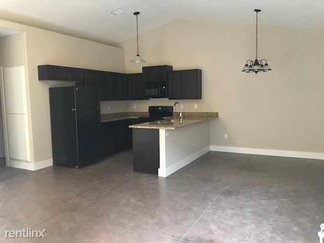 Building Photo - 3 br, 2 bath Apartment - 635 E. Mulvane