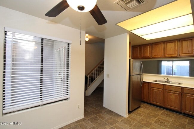 Building Photo - 500 N Roosevelt Ave