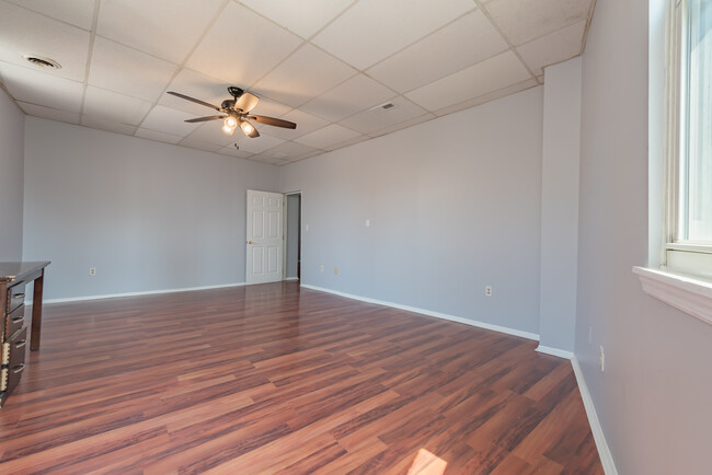 Foto del edificio - 104 N Graham St