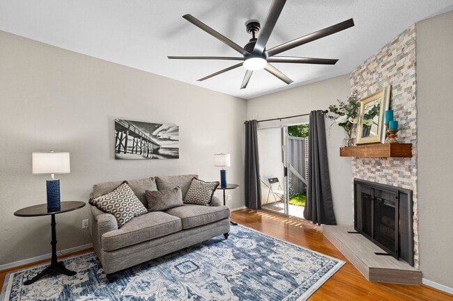 Building Photo - 5094 Glenmont Dr