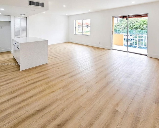 Foto del edificio - 17911 NW 68th Ave