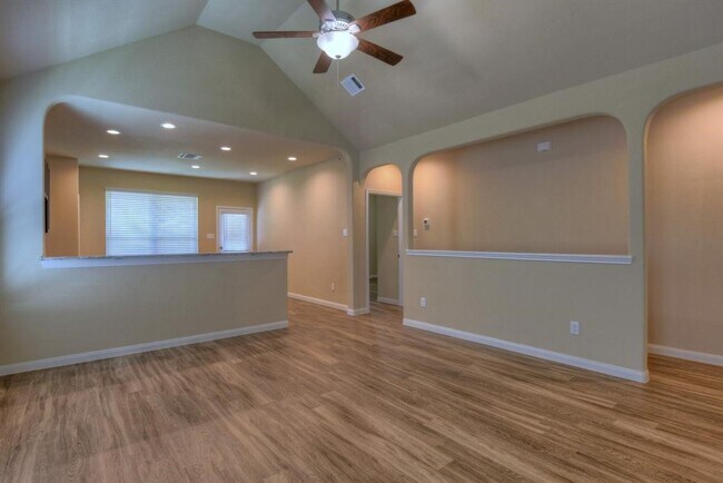 Foto del edificio - 3213 Buttercup Dr