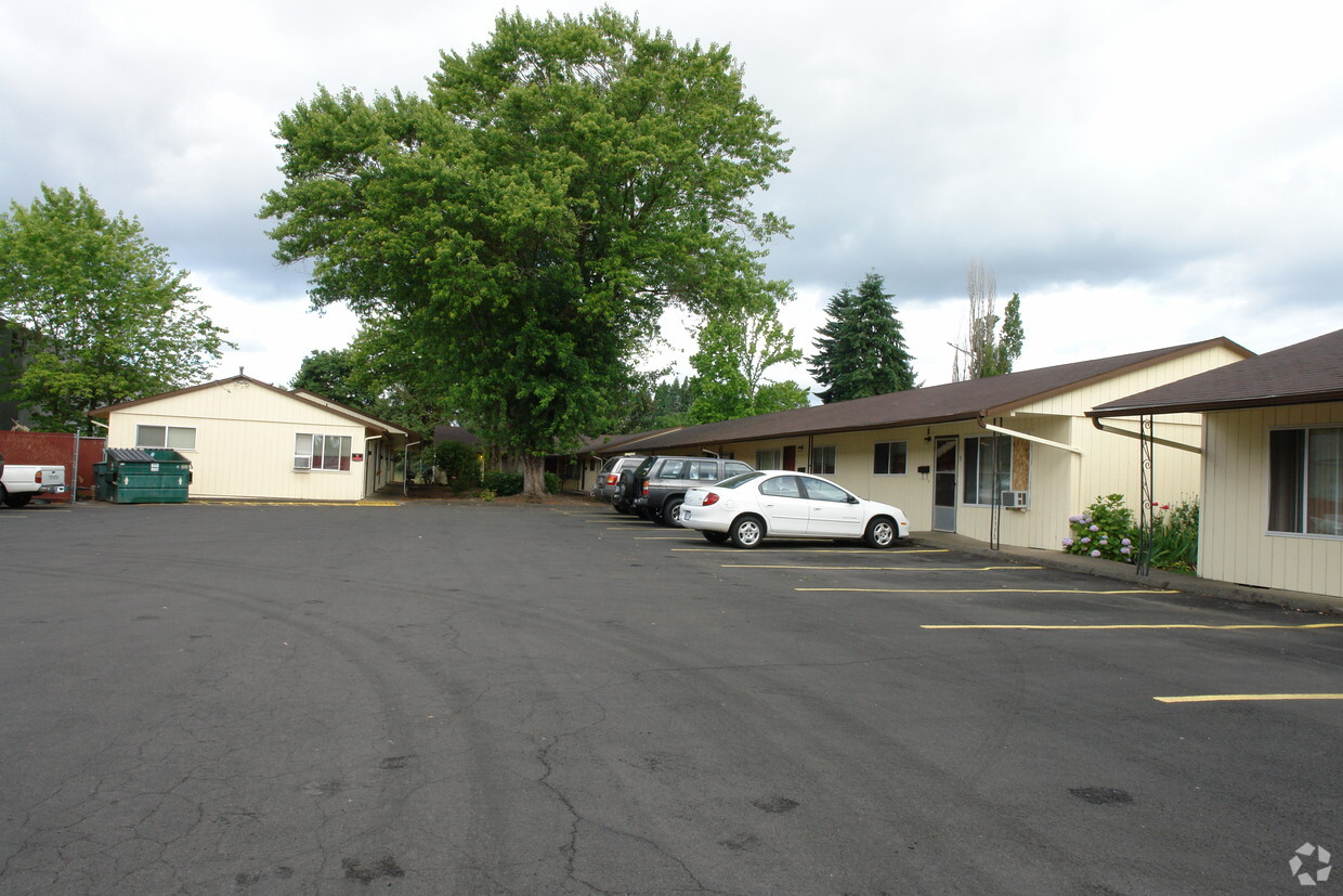 Primary Photo - River Road Apartments