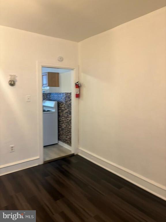 Foto del edificio - 6714 Woolston Ave