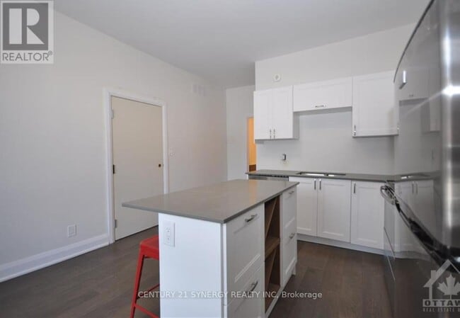 Photo du bâtiment - 571-571 McLeod St