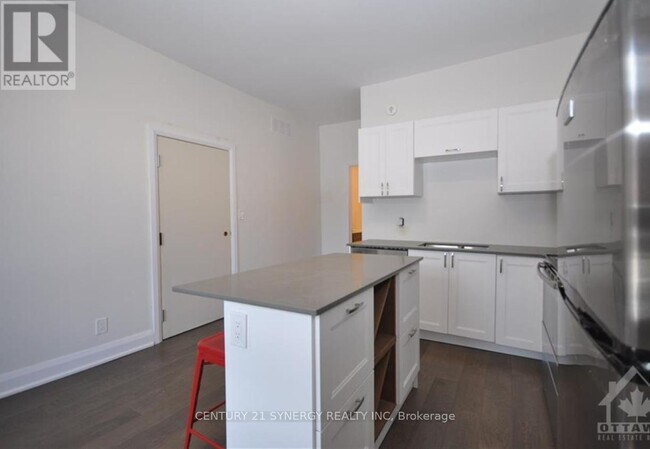 Building Photo - 571-571 McLeod St
