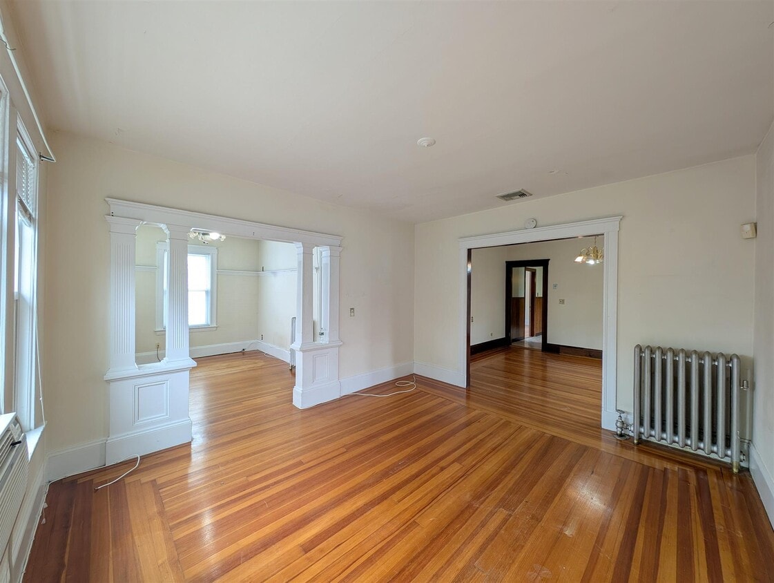Primary Photo - 136 North St