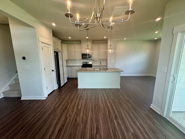 Foto del edificio - Beautiful 4BR/3BA Townhouse in Griffith Lakes