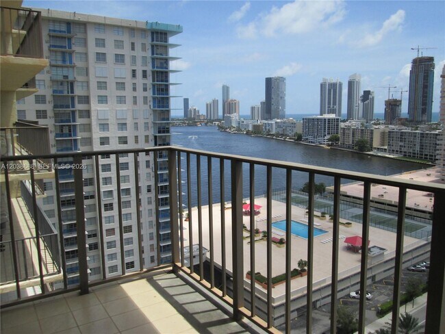Foto del edificio - 290 174th St