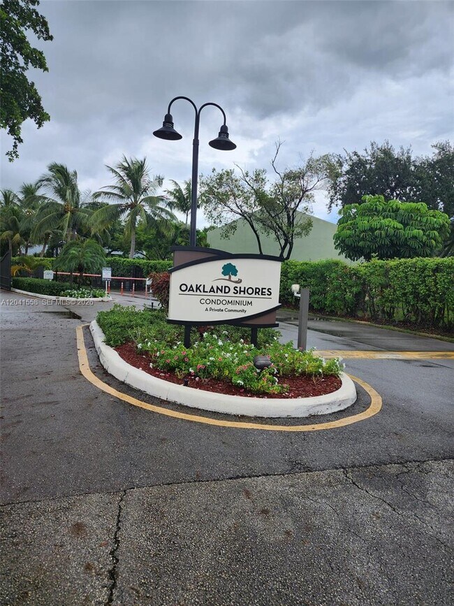 Foto del edificio - 3101 Oakland Shores Dr
