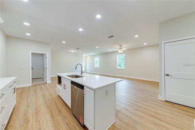 Foto del edificio - 257 N Pine Ave