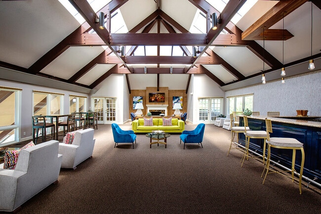 Spacious resident lounge - The Overlook at St. Thomas