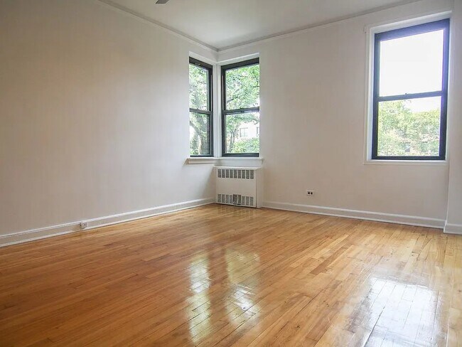 Foto del edificio - 88-10 34th Ave