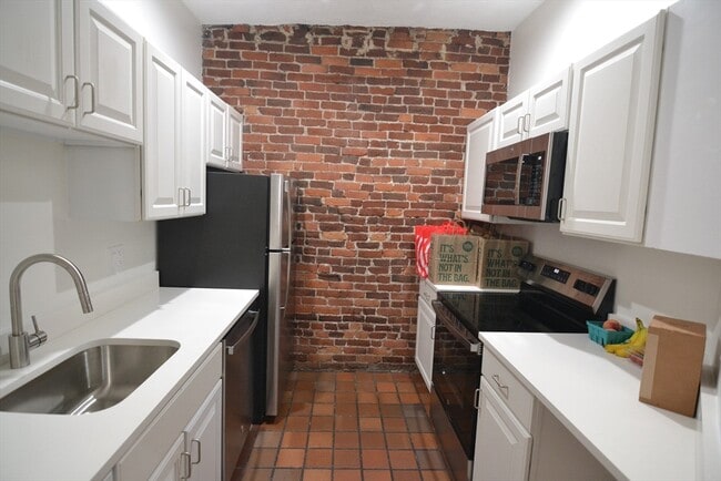 Building Photo - 56 Saint Germain St