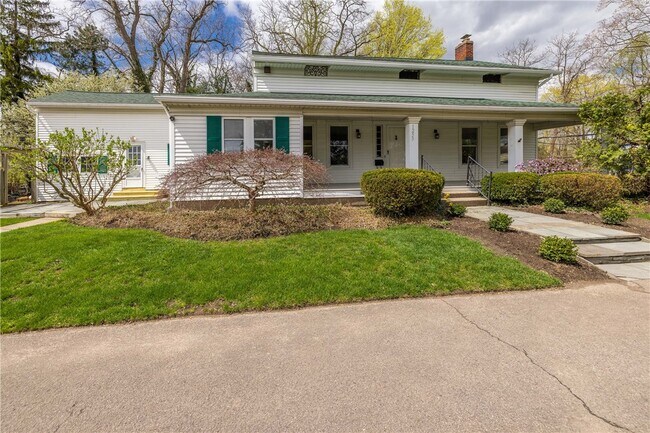 Foto del edificio - 1253 Fairport Rd