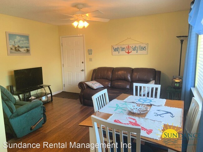 Building Photo - 1 br, 1 bath House - 7 Birch Street #201