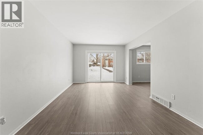 Photo du bâtiment - 1900 Columbia Ct