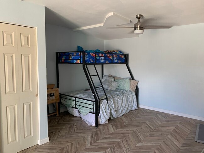 Bed - 698 Kaae Road