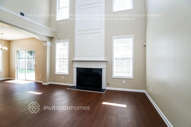 Building Photo - 1070 Soaring Dr NE