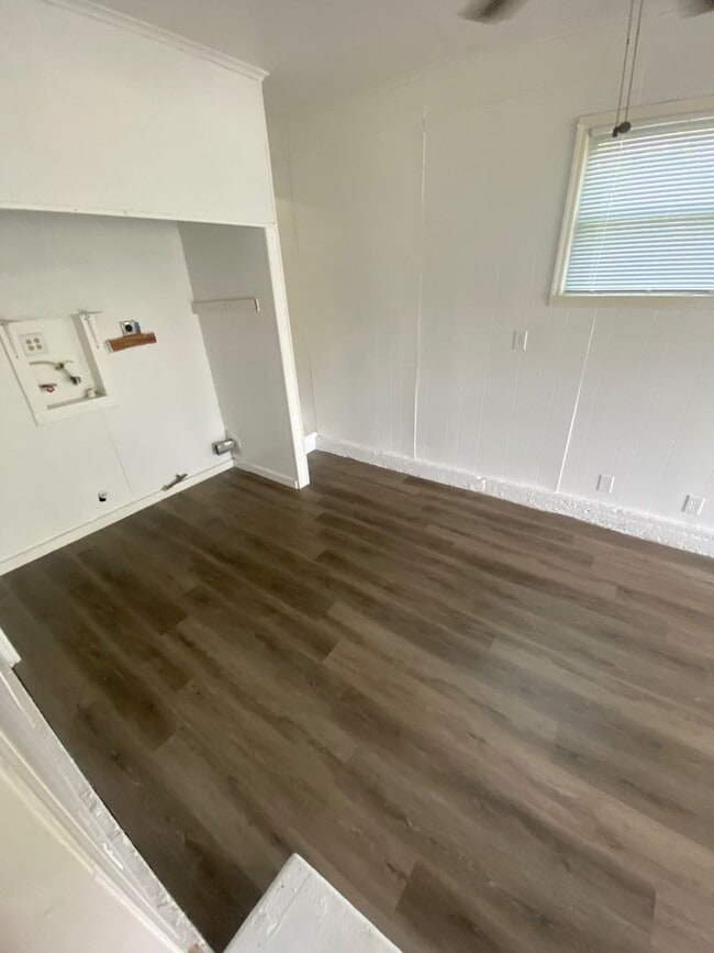 Building Photo - 3 Bedroom 1 Bath House Near Westmoreland R...