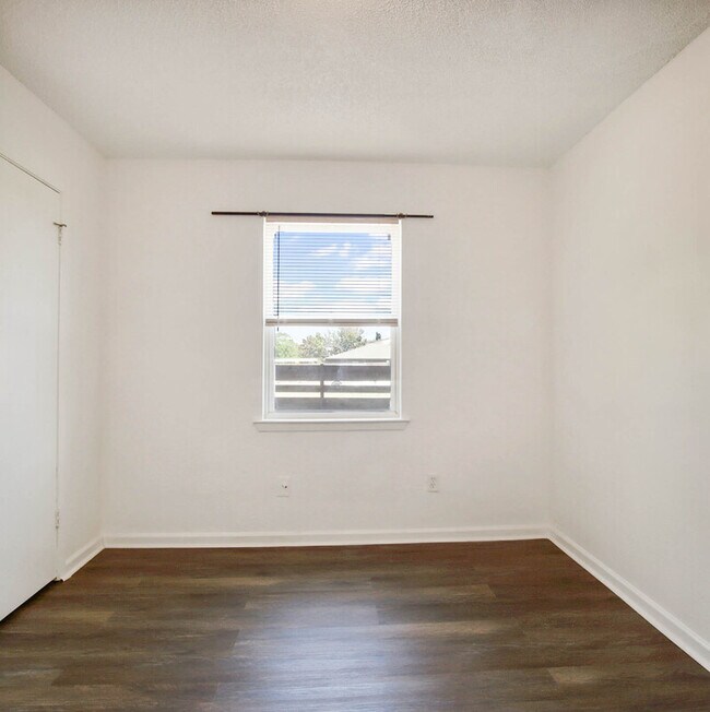 Foto del edificio - 4816 Wellesley Ave