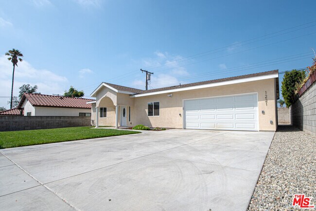 Building Photo - 1221 N Azusa Ave
