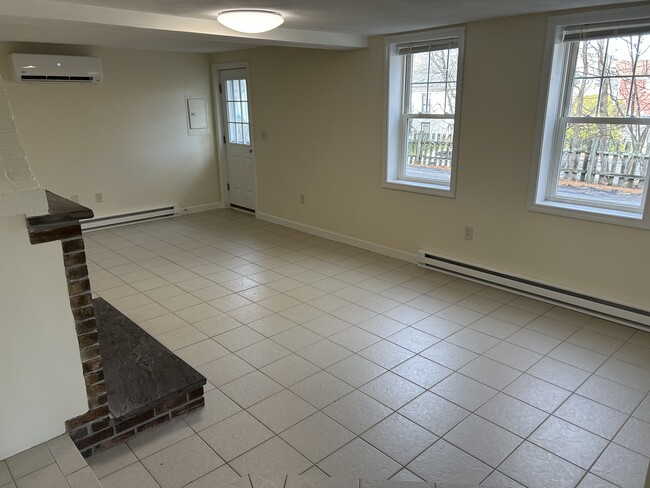 Building Photo - 182-186 Marlborough St