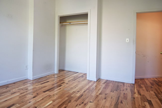 Building Photo - 189 Meserole Ave