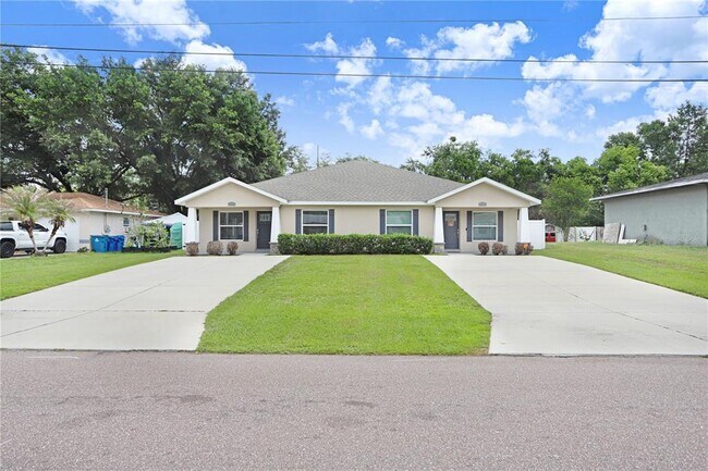 Foto del edificio - 349 Honey Bee Ln