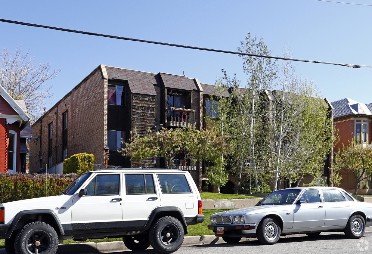 Building Photo - 315 4th Ave