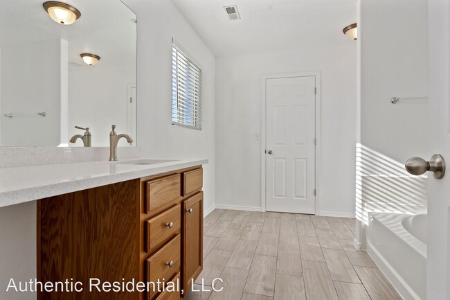 Building Photo - 4 br, 2.5 bath House - 1341 W 520 S