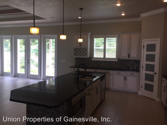Building Photo - 4 br, 3 bath House - 7845 SW 79th Drive