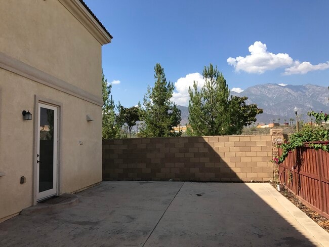 Building Photo - 743 Matthys Way