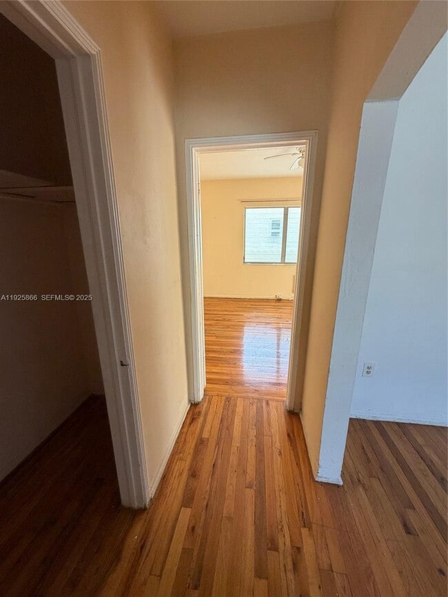 Foto del edificio - 945 Bay Dr