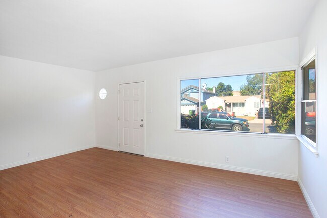 Building Photo - 15224 La Maida St