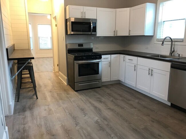Foto del edificio - 4208 N Sacramento Ave