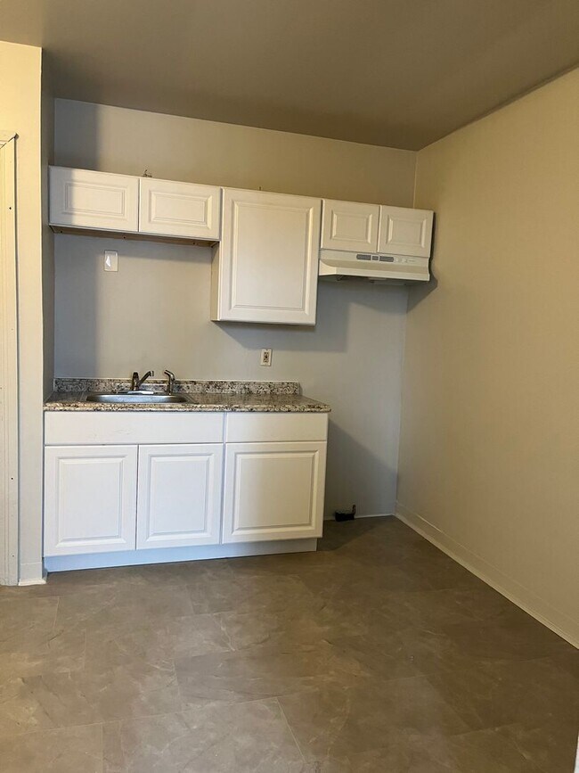 Building Photo - 415-417 Locust St