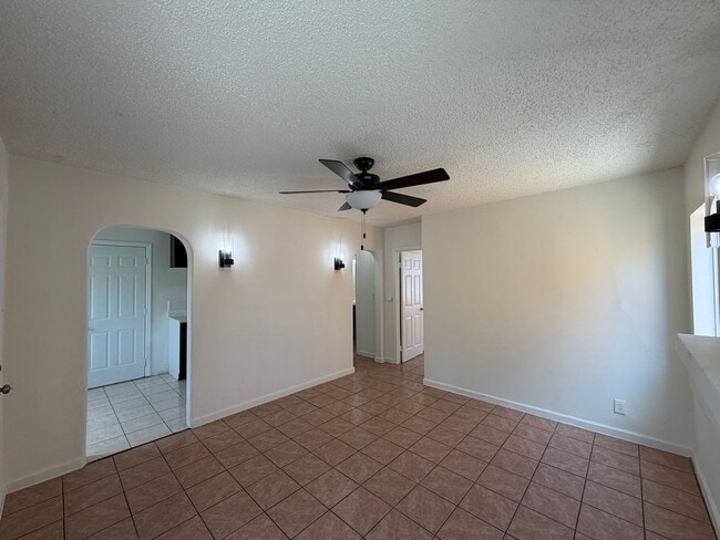 Foto del edificio - 1512 E 11th St