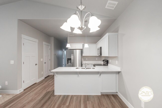 Building Photo - 3-Bed 2-Bath Condo In Lehi With Luxurious Amenities!