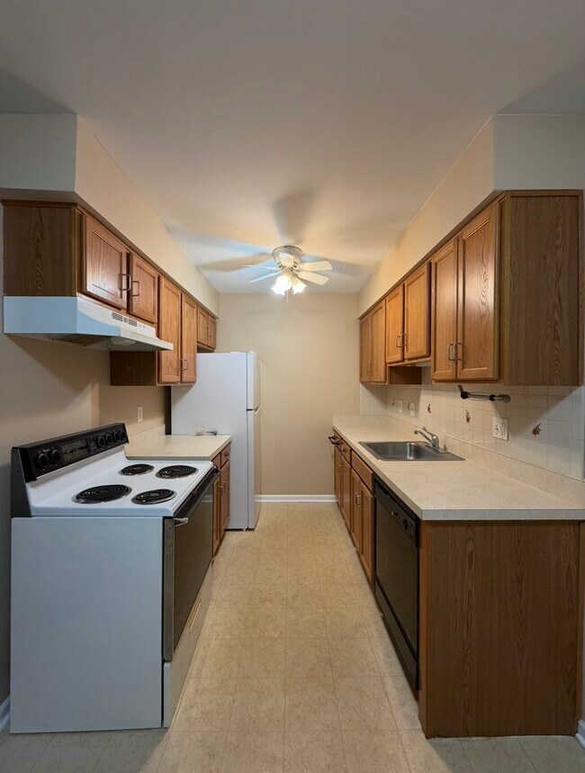 Building Photo - 35401 Hickory Woods Dr