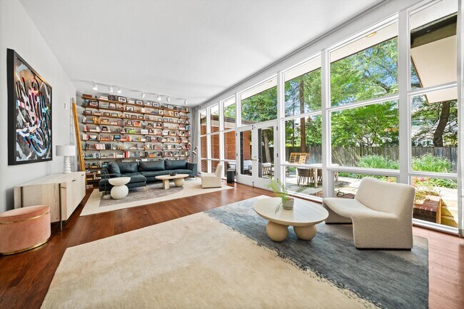 Foto del edificio - 3721 Huntington St NW