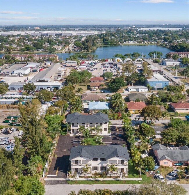 Foto del edificio - 5745 SW 44th Ct