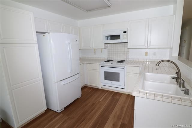 Building Photo - 98-2042 Kaahumanu St