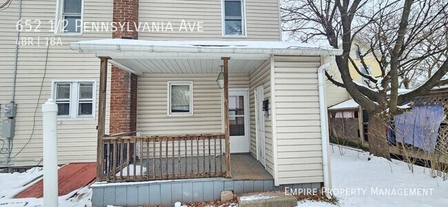 Building Photo - 1st and 2nd Floor: 4 Bedroom/ 1 Bathroom A...