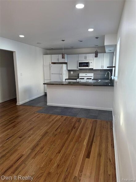 Building Photo - 641 E Brockton Ave