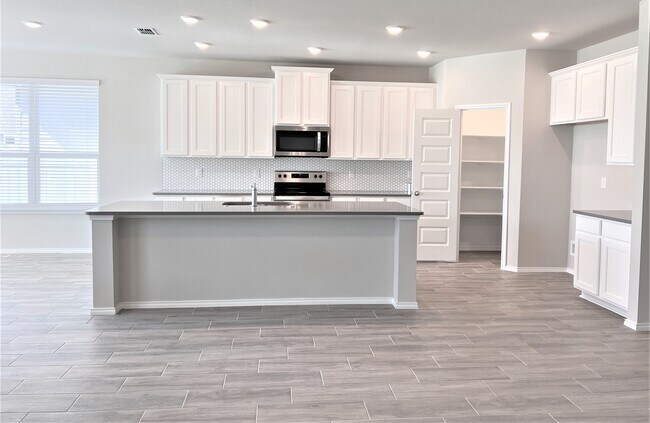 Foto del edificio - 5945 Hopkins Dr